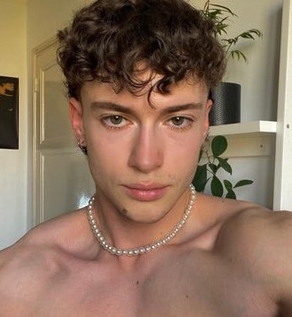 Profil de Izak, 24 ans, Pute à Morinville