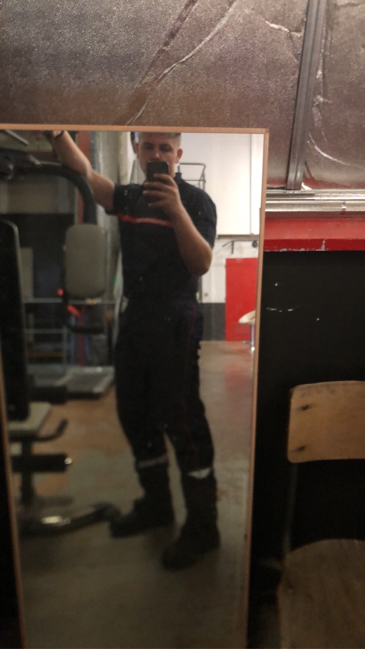 Profil de Jalal, 20 ans, Pute à Field